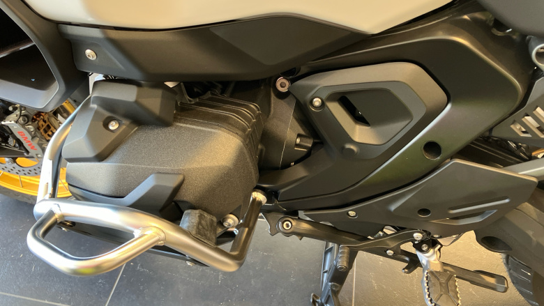 25MY BMW R1300 GS Adventure TE Automatic Shift Assist (ASA)